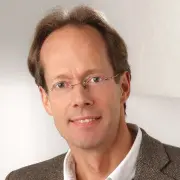 Dr. Arndt Brachat